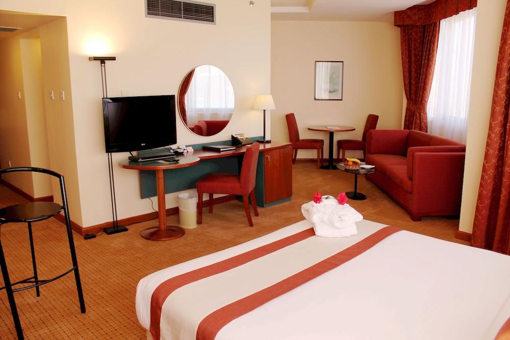 Al Diar Dana Hotel — 5