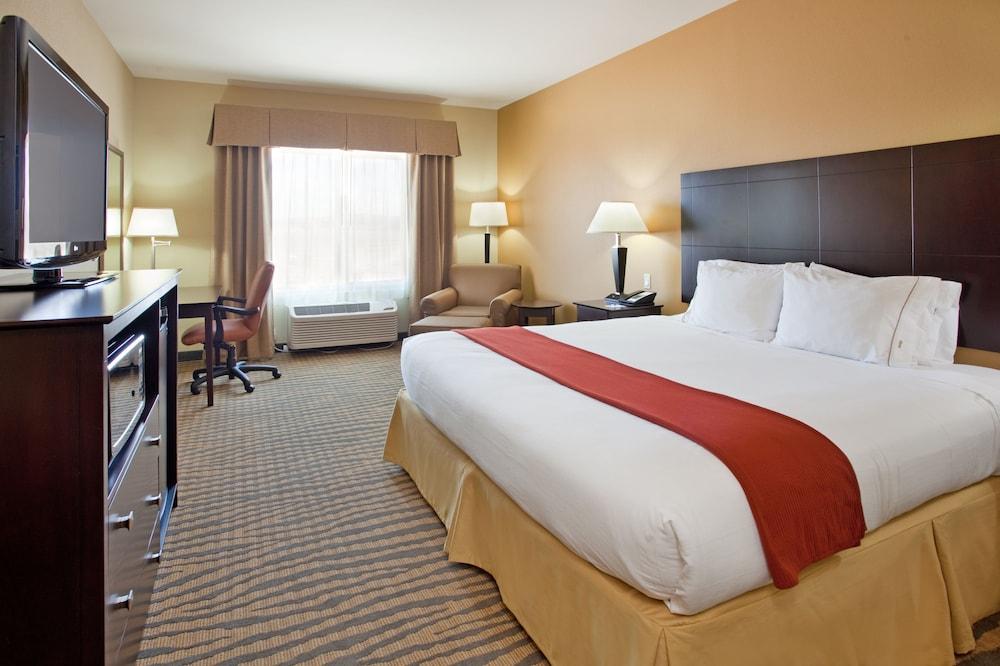 Holiday Inn Express Hotel & Suites Gallup East — 10