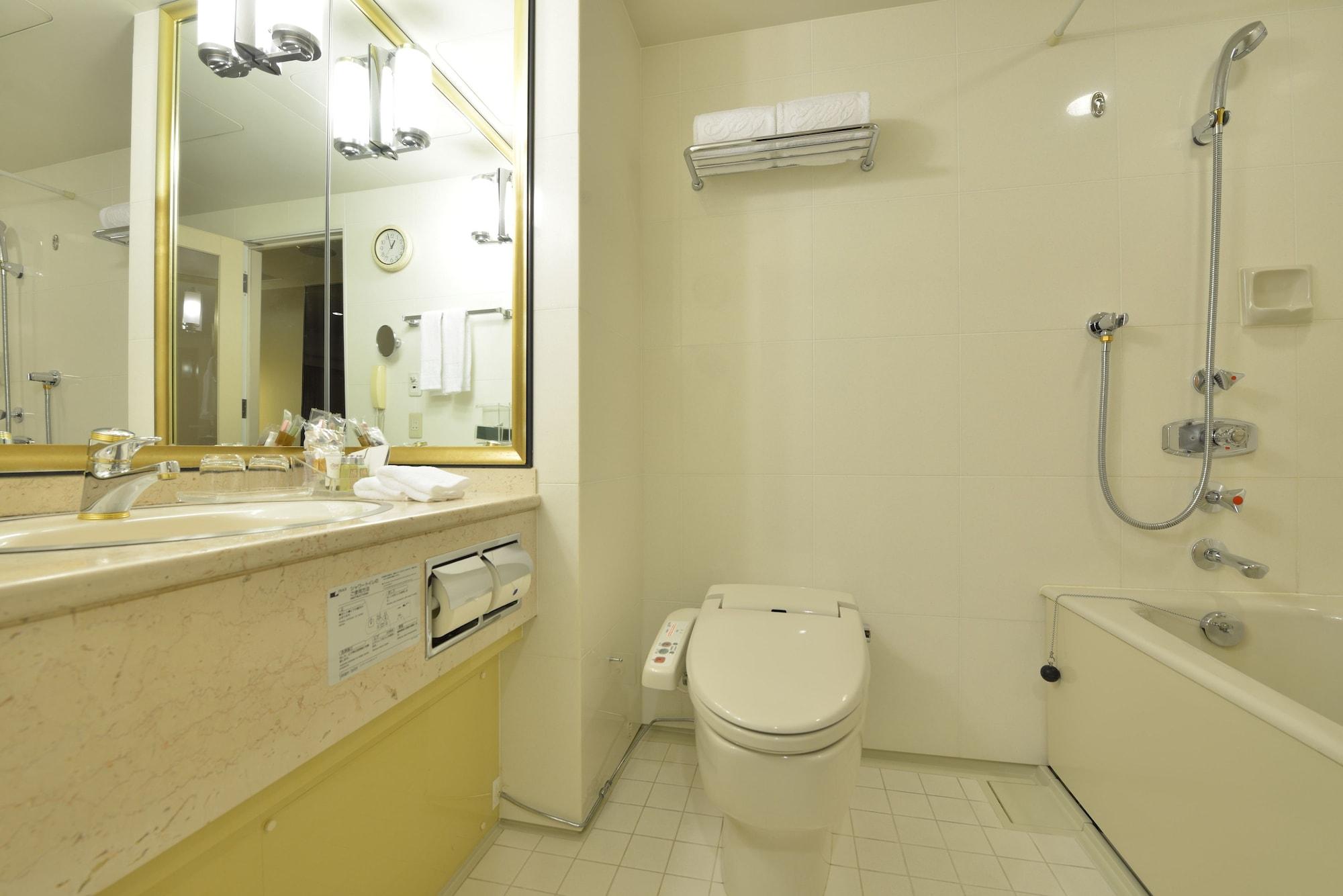 ROYAL PARK HOTEL 76884 — 8