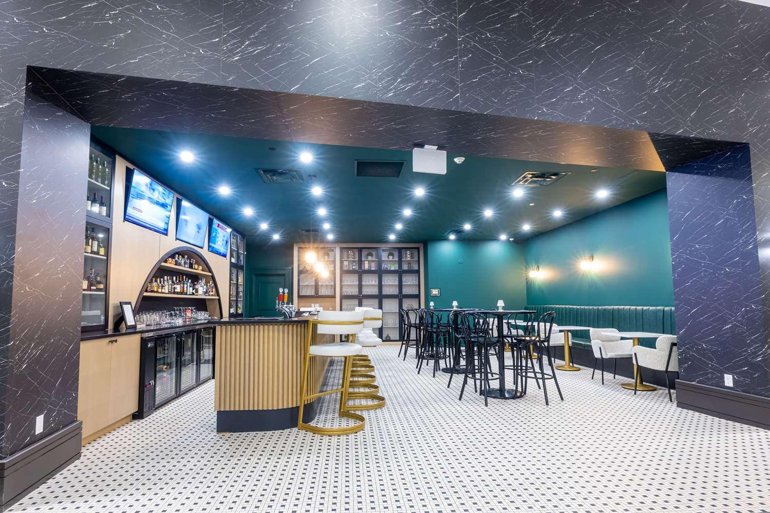 DoubleTree by Hilton Calgary North 83776 — 5