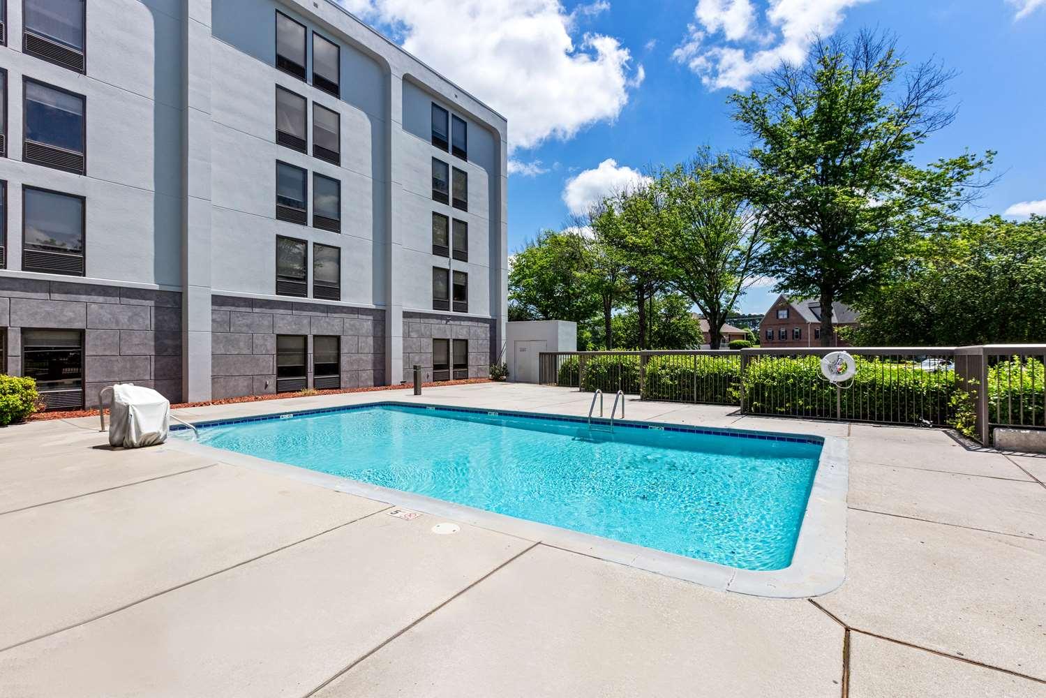 Hampton Inn Knoxville Airport — 9