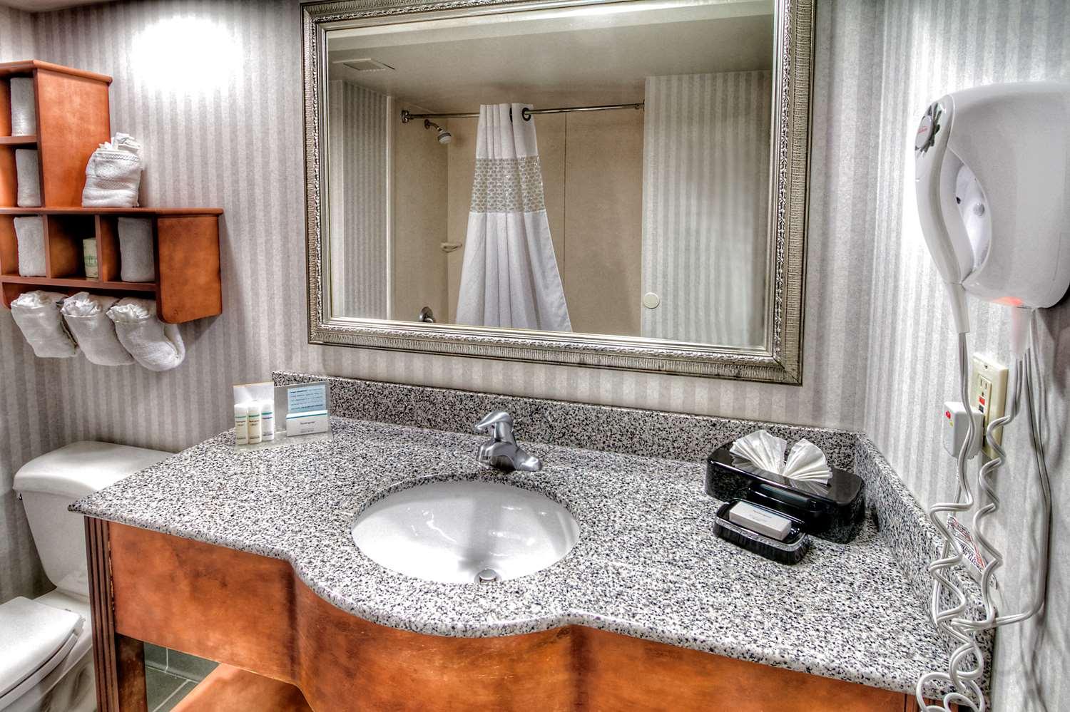 Hampton Inn Goldsboro — 4