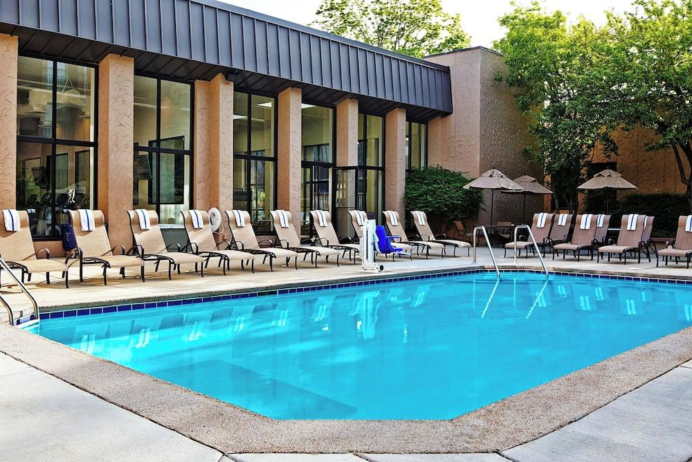 SHERATON MILWAUKEE BROOKFIELD HOTEL — 4