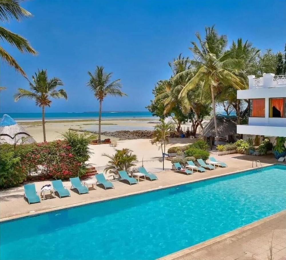 The Beach Comber Hotel and Resort 1152348 — 4