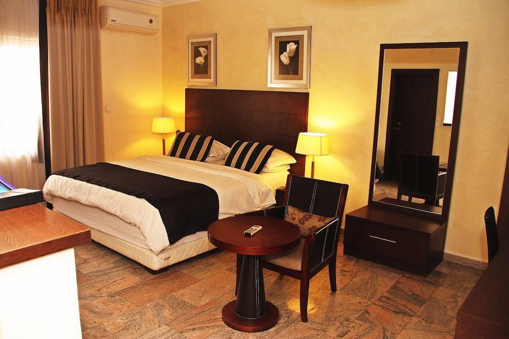 PROTEA HOTEL APO APARTMENTS — 9