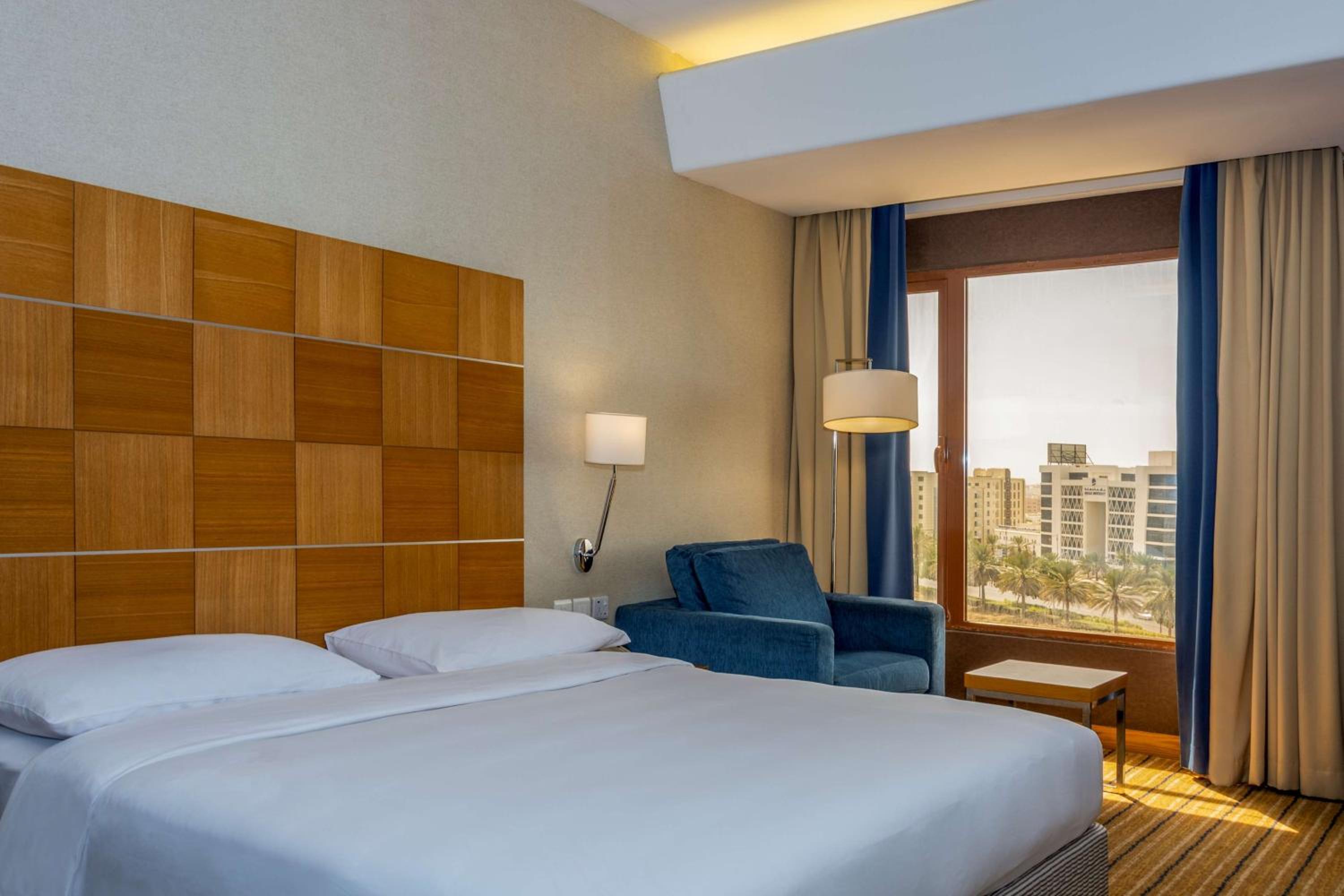 Golden Tulip Muscat 120534 — 6