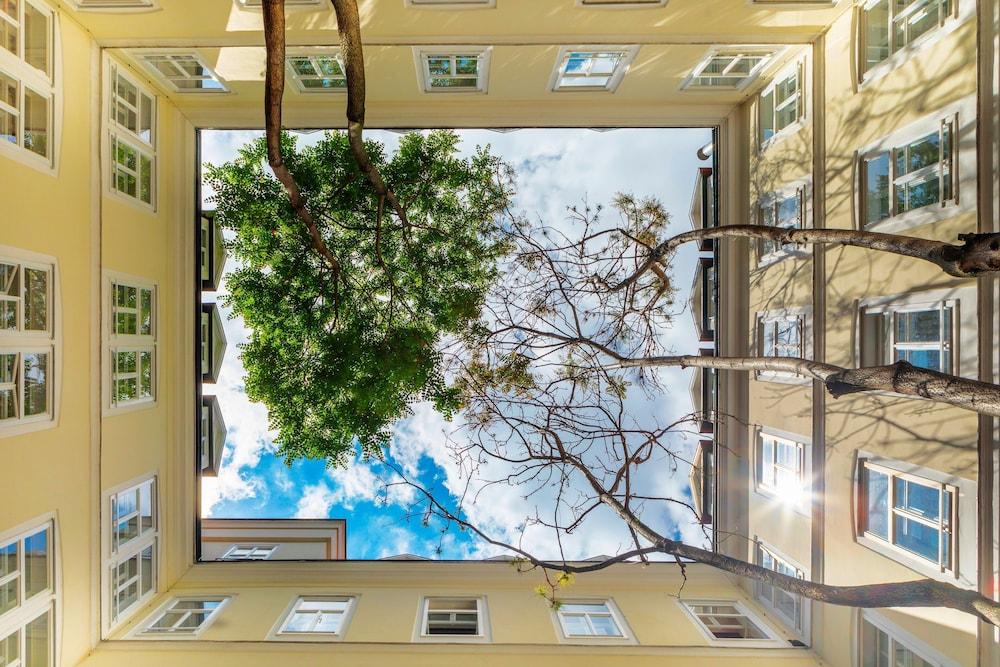 The Levante Rathaus Apartments. — 7