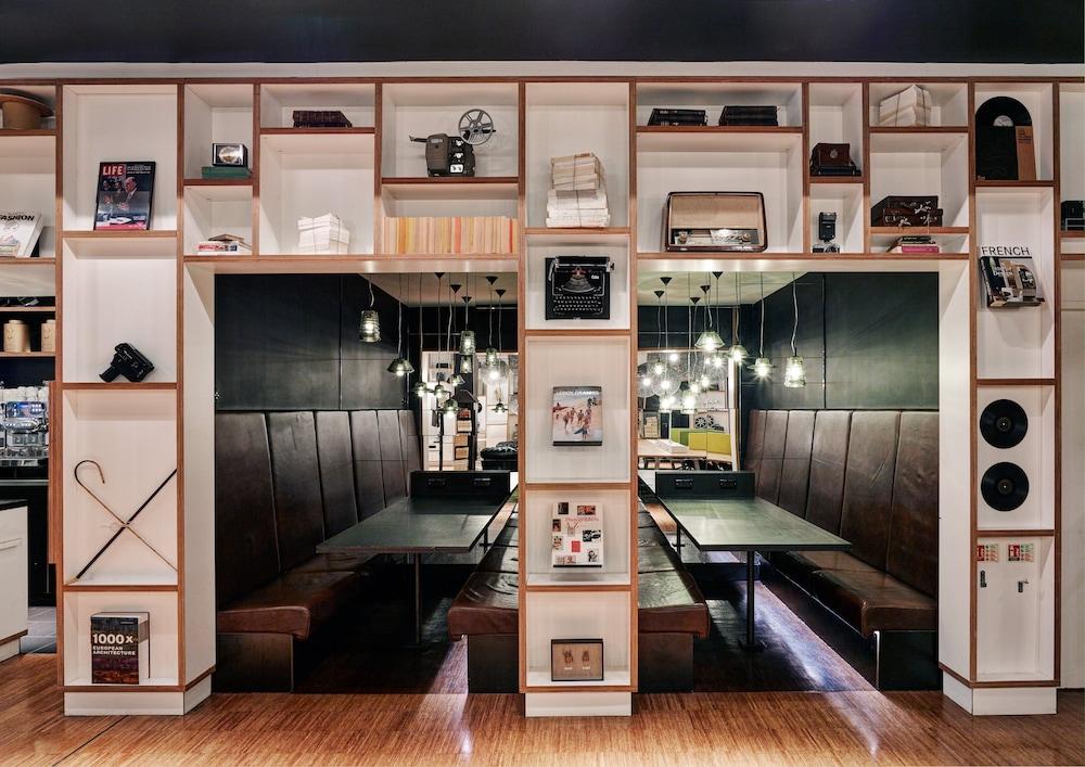 citizenM Hotel Glasgow — 9