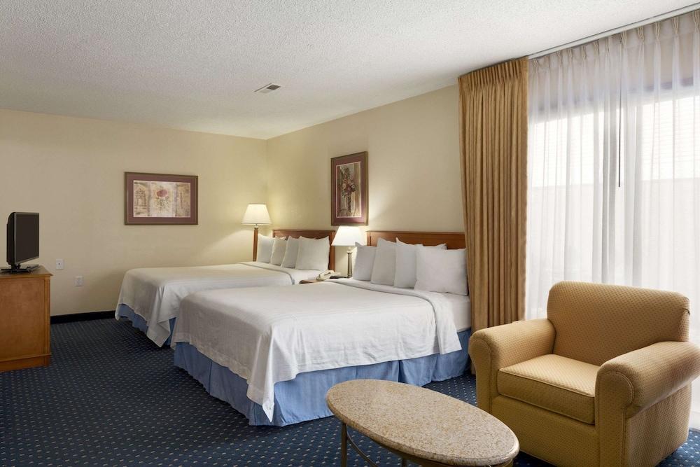Hawthorn Suites by Wyndham Fort Wayne — 7