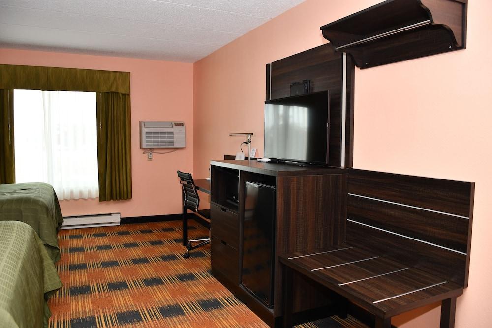 Regency Inn & Suites — 10