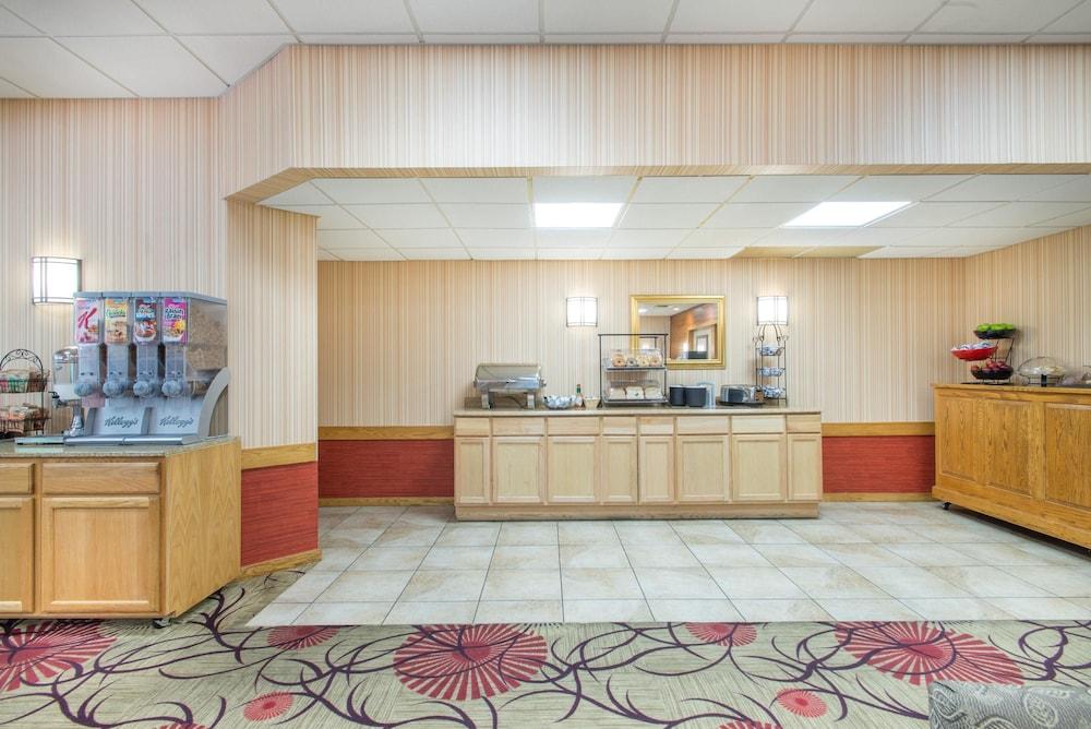 Hawthorn Extended Stay by Wyndham Ellsworth / Bar Harbor — 4