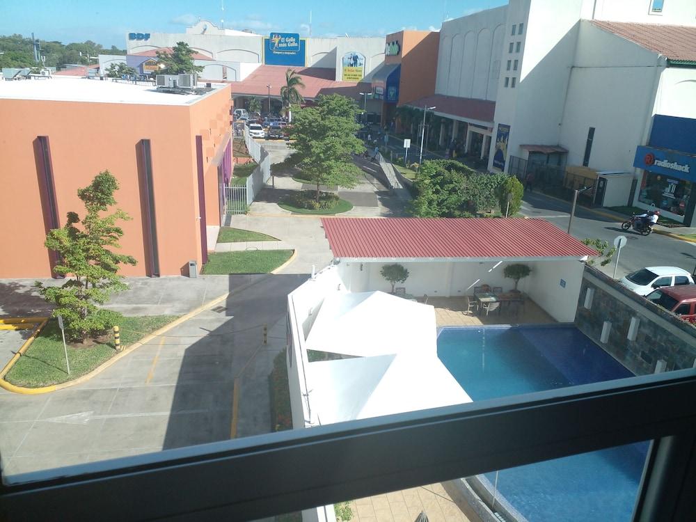 Hotel Hex 1143038 — 2