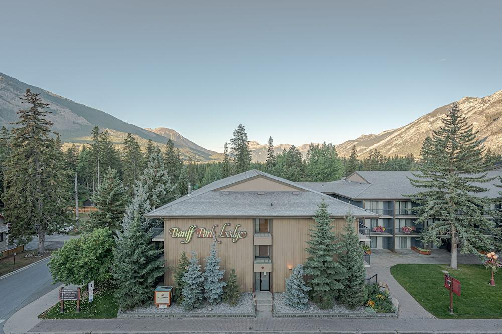 Banff Park Lodge — 2