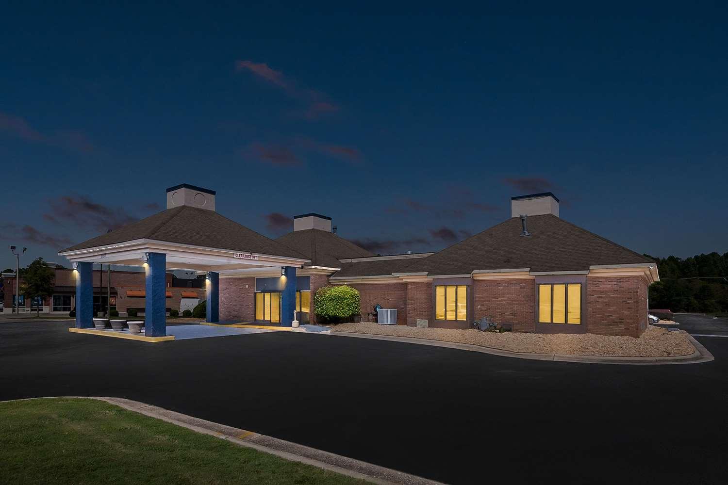 Quality Inn and Suites Fayetteville I-95, NC — 3