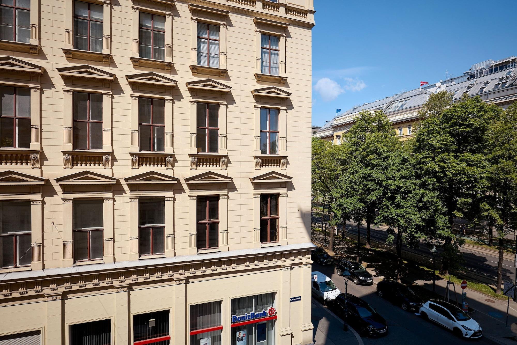 Hotel Imperial, a Luxury Collection Hotel, Vienna 2344 — 9