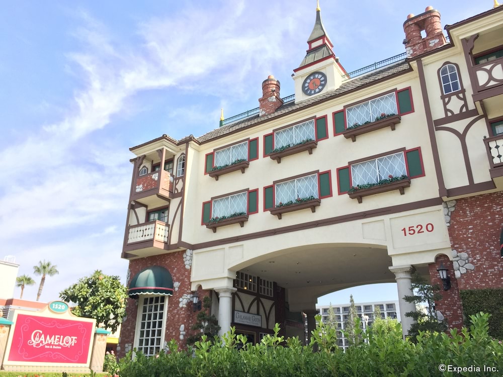 Camelot Inn and Suites — 6