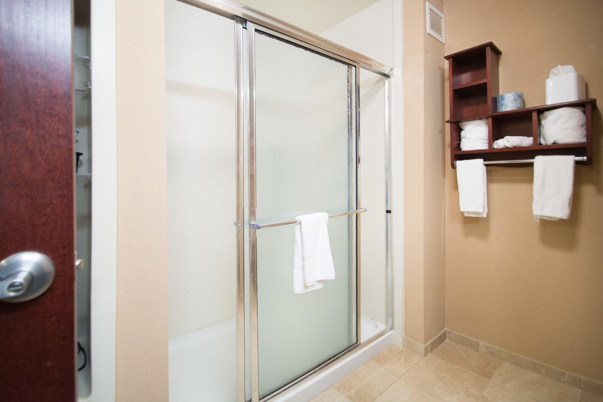 Hampton Inn & Suites Greensburg — 7
