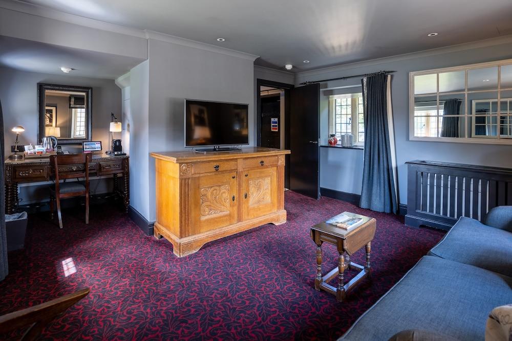 THE LYGON ARMS — 6
