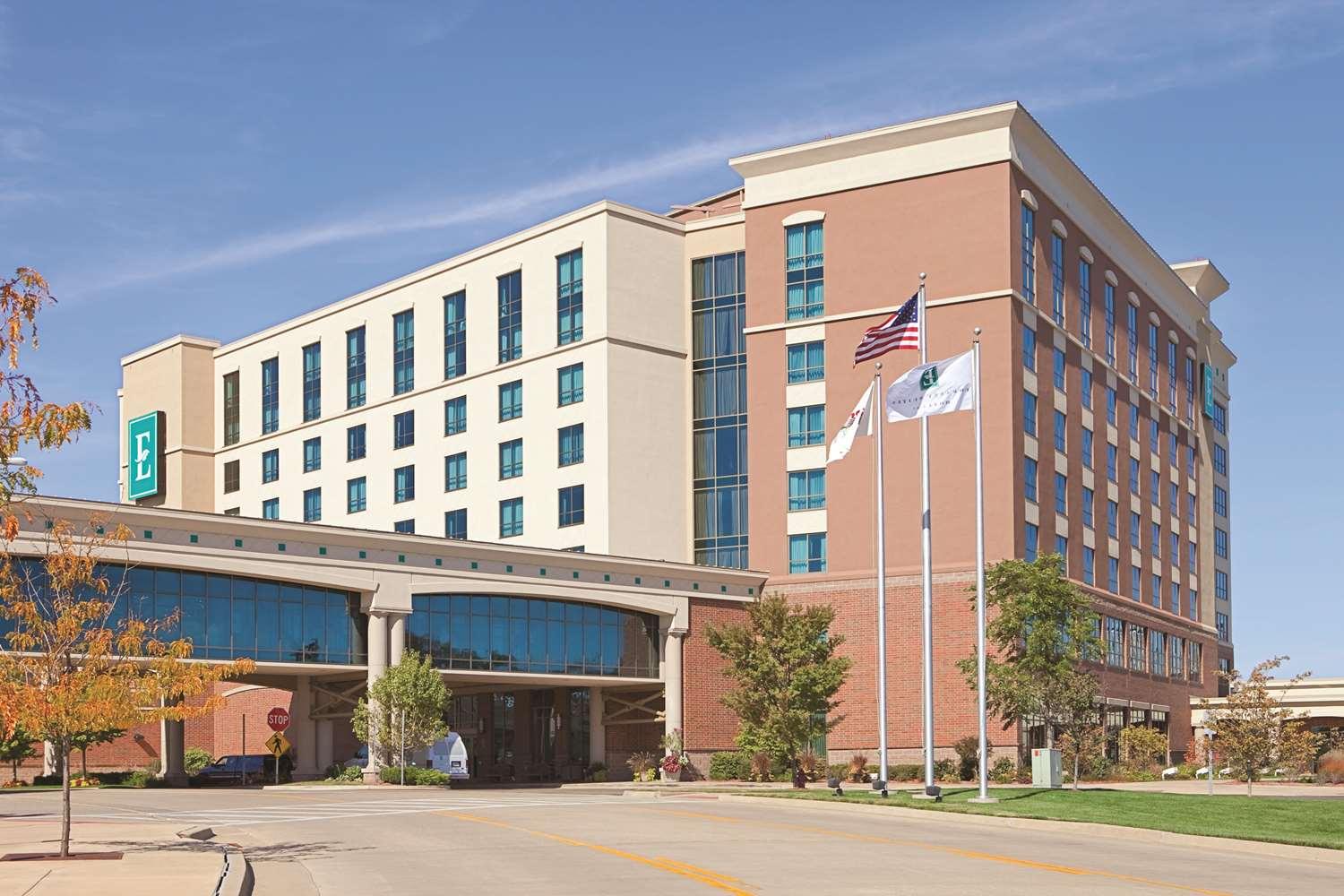 Embassy Suites By Hilton E Peoria Riverfront Conf Center — 3