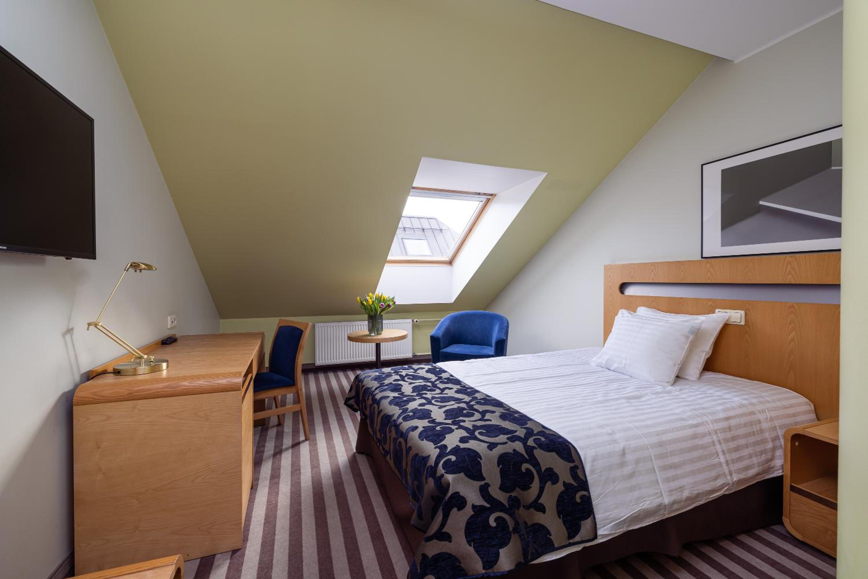 LONDON HOTEL 1025318 — 6