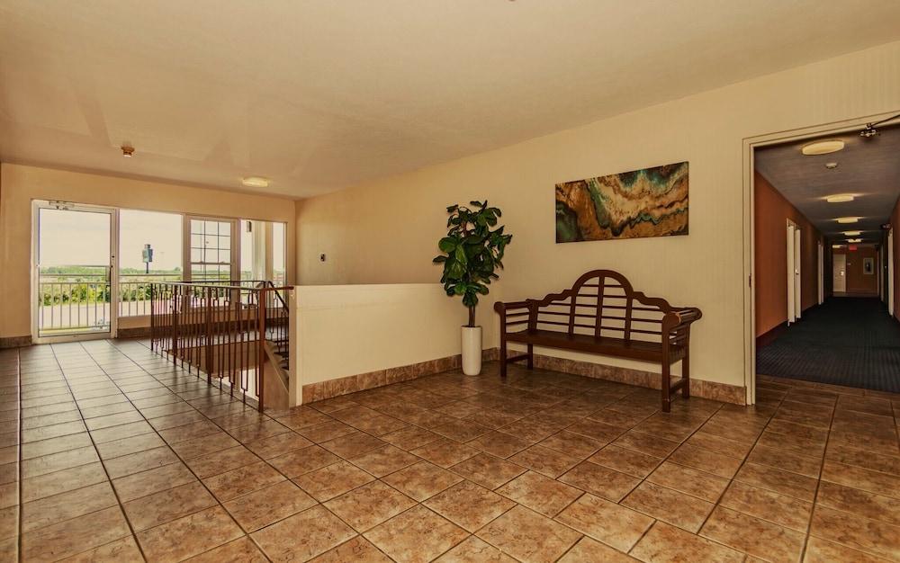 Americas Best Value Inn Austinburg — 8