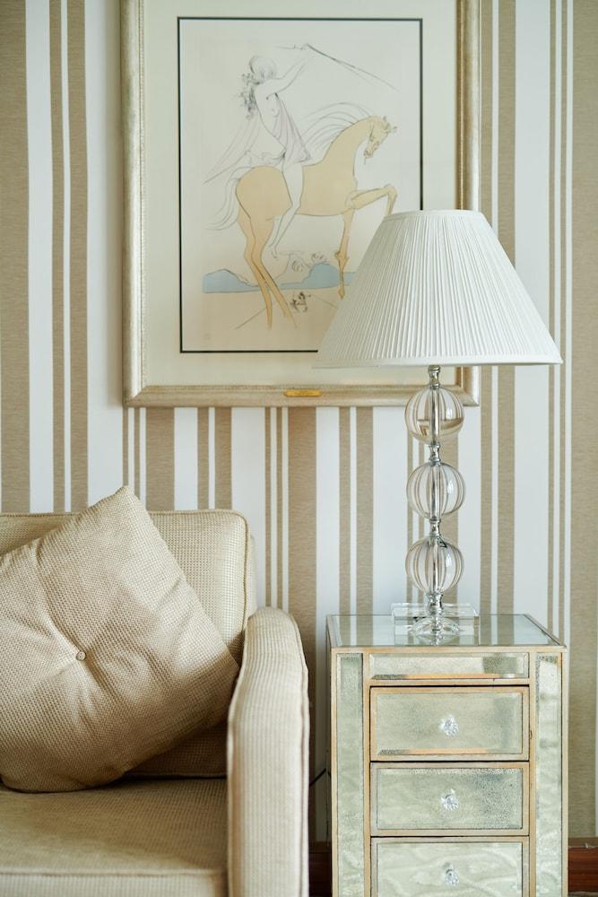 THE DUKE OF RICHMOND HOTEL — 5