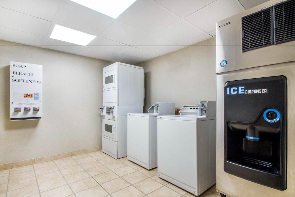 Holiday Inn Express And Suites Albany Airport- Wolf Road — 3