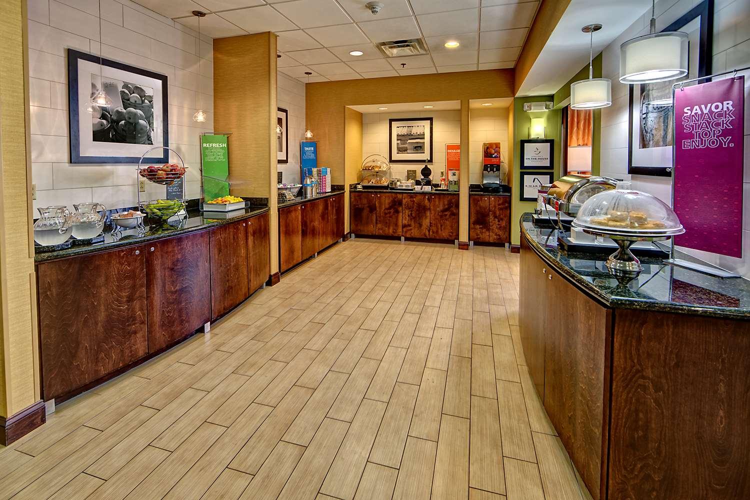 Hampton Inn Crossville — 9