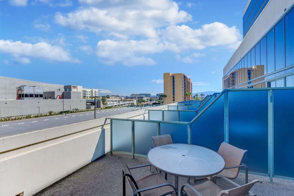 Hilton Anaheim — 10