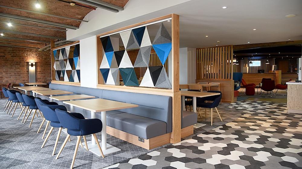 Holiday Inn Express Liverpool Royal Albert Dock — 7