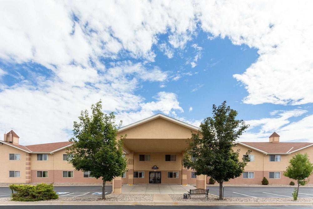 Days Inn by Wyndham Colorado Springs Airport — 4