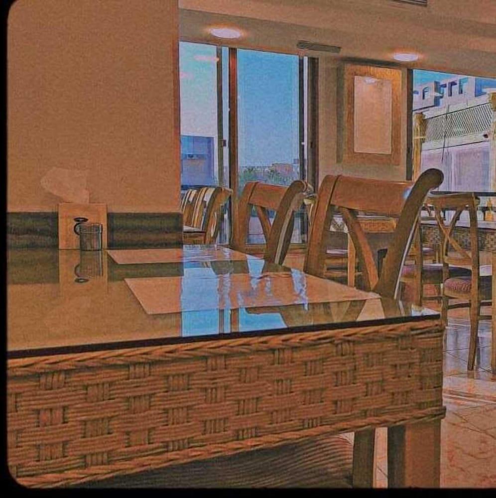 CAPTAIN HOTEL 64964 — 3
