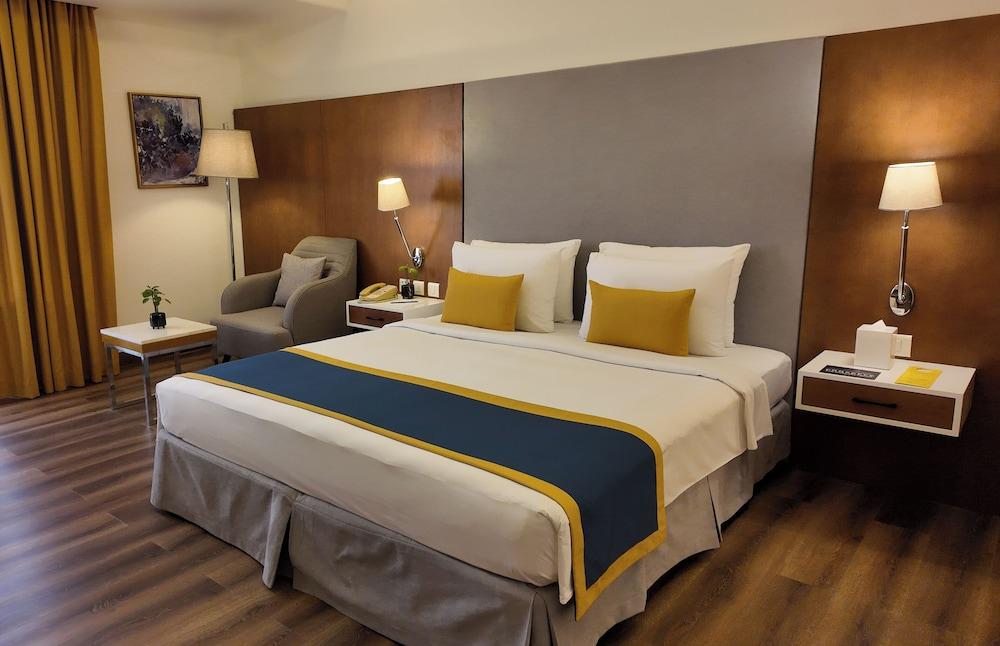Golden Tulip Muscat 120534 — 8