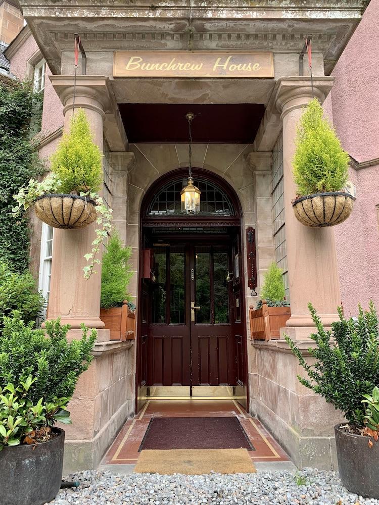 BUNCHREW HOUSE HOTEL