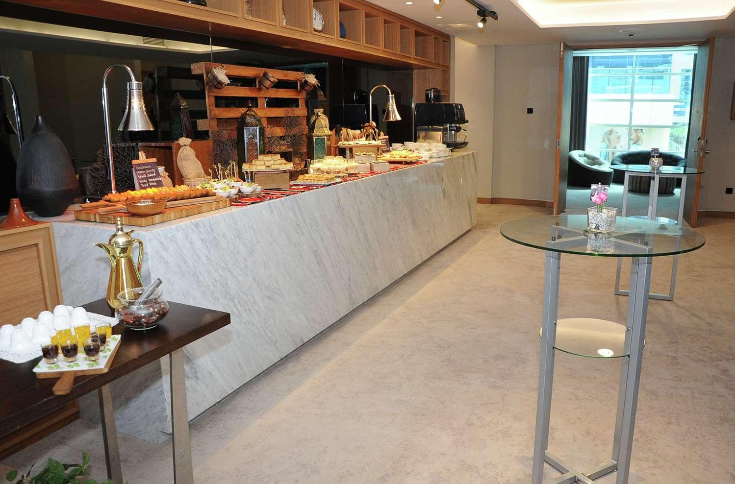Doubletree by Hilton Dubai Business Bay — 4
