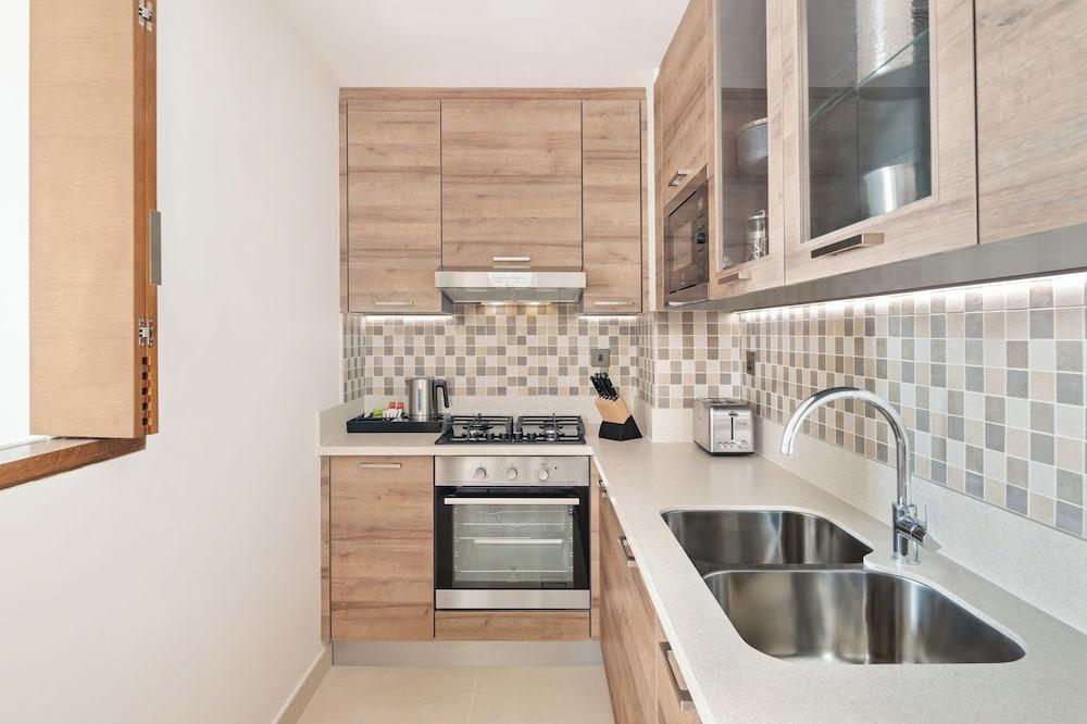 Staybridge Suites Dubai Al-Maktoum Airport — 2