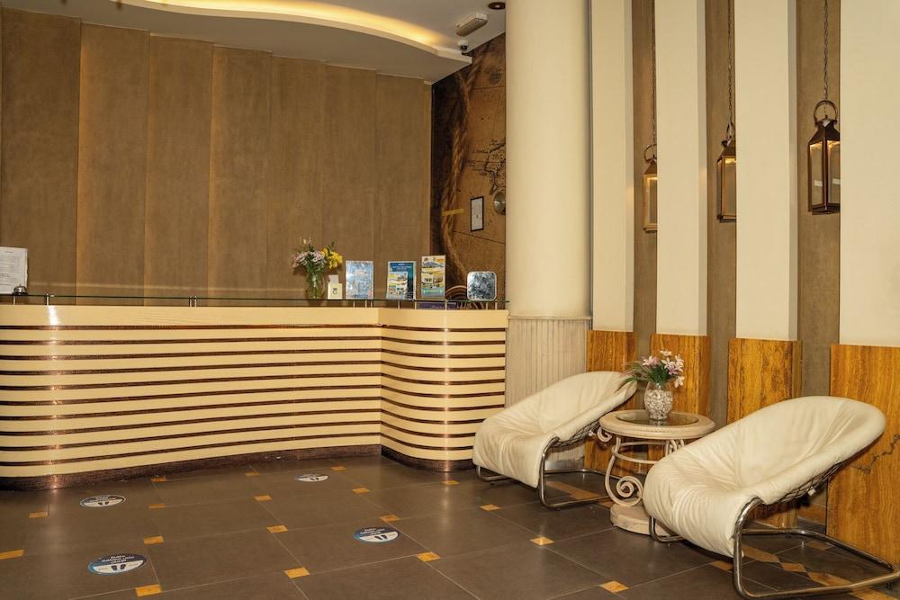 CAPTAIN HOTEL 64964 — 6