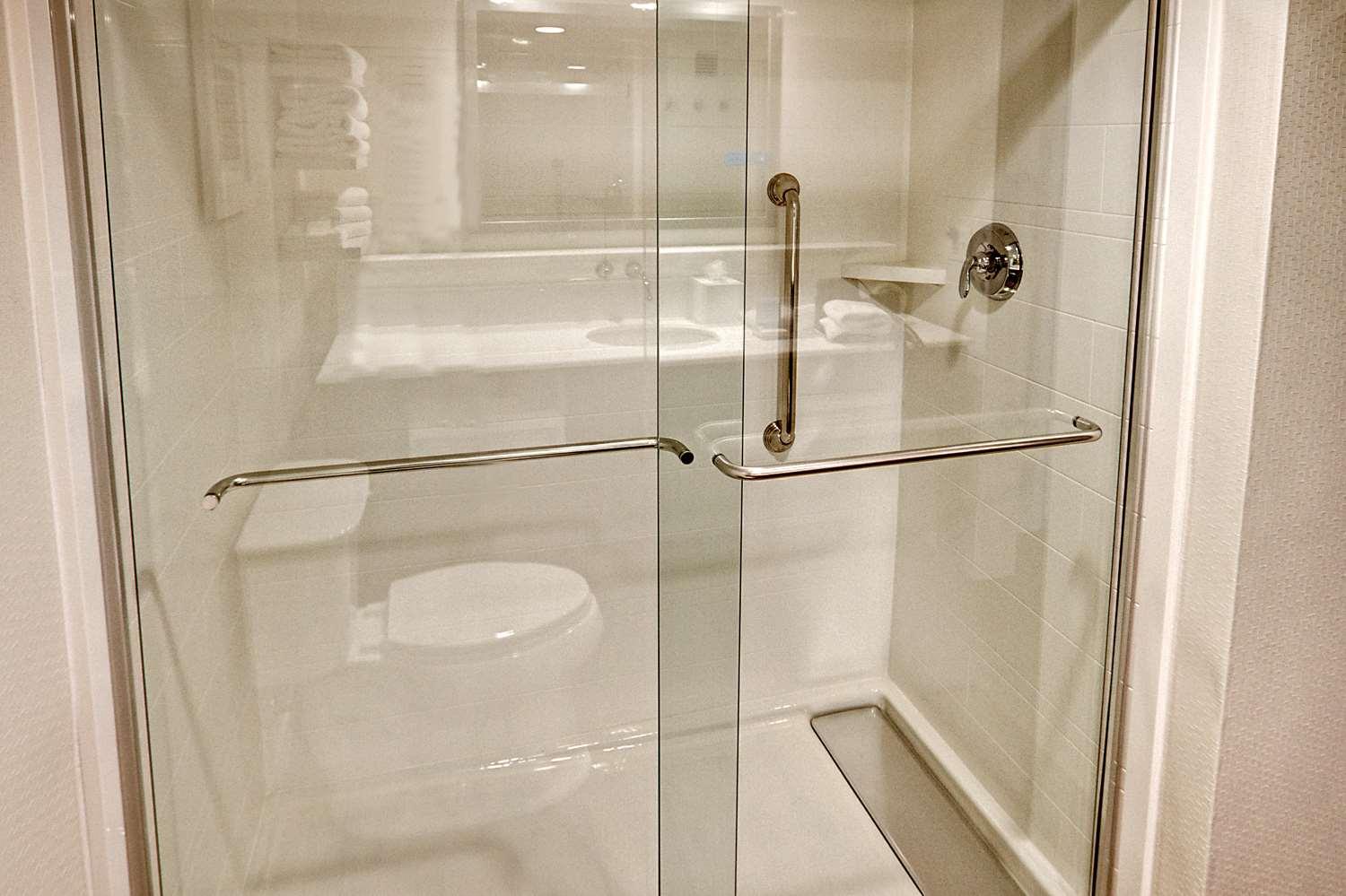 Hampton Inn & Suites Asheville - I-26 — 3