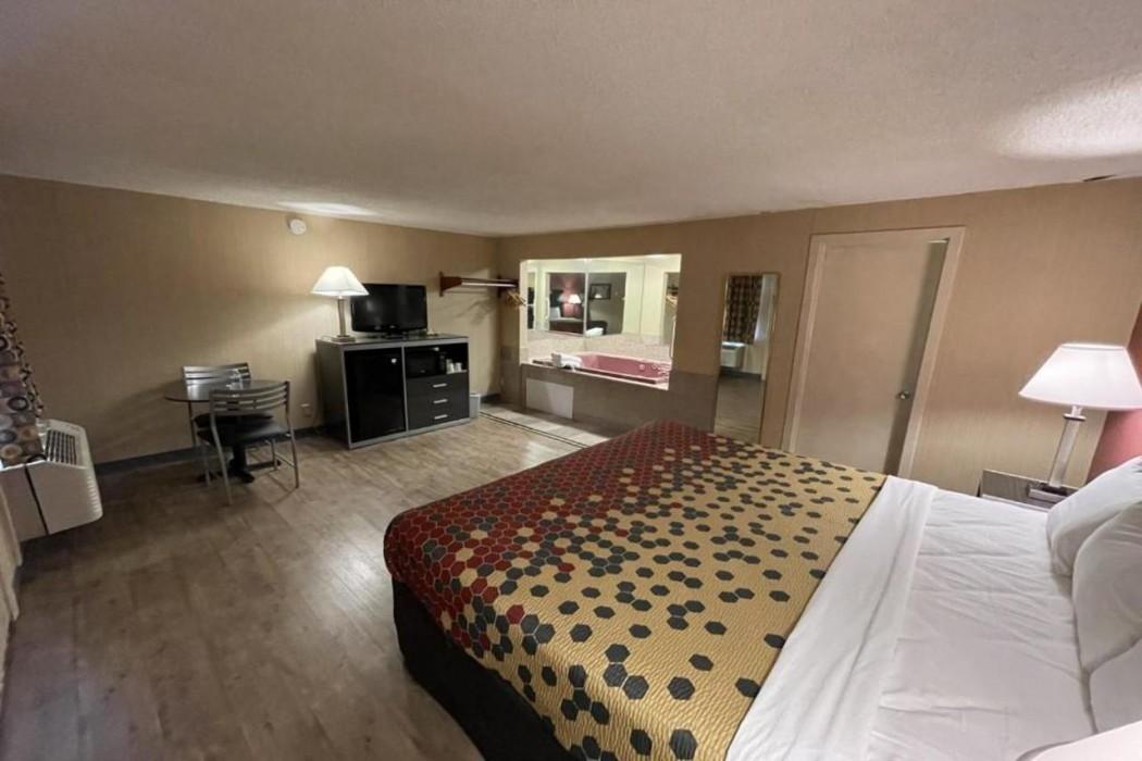 Economy Inn East Hartford CT — 7