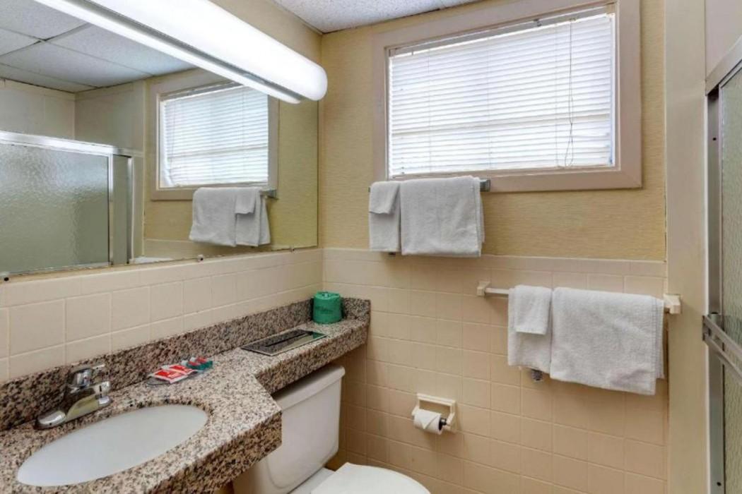 Economy Inn East Hartford CT — 10